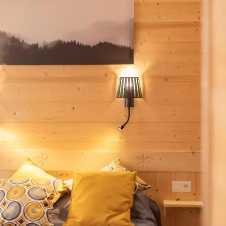 Hotel Le Sacca, Nouvelle Equipe