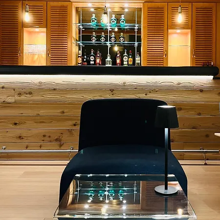 Le Sacca, Nouvelle Equipe Hotel