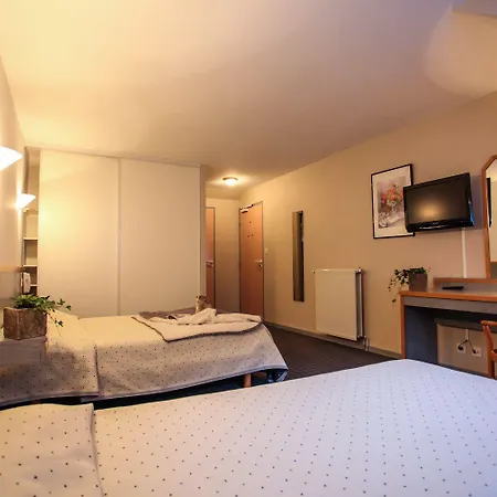 Hotel Le Sacca, Nouvelle Equipe